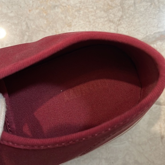 Old navy flats sneakers red burgundy size 7 canvas fabric woman girls juniors - Picture 3 of 6